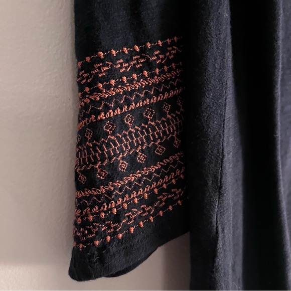 J Jill Navy Embroidered V-Neck Tunic Top small petite - Picture 3 of 4